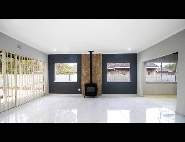 4 BEDROOM HOUSE FOR SALE IN BRACKENHURST